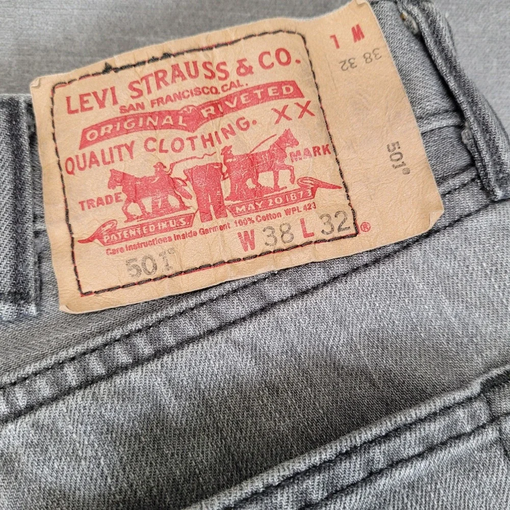 Levi's 501 Vintages 90s Straight Fit Gray Jeans Mens Actual Size 38x32‎